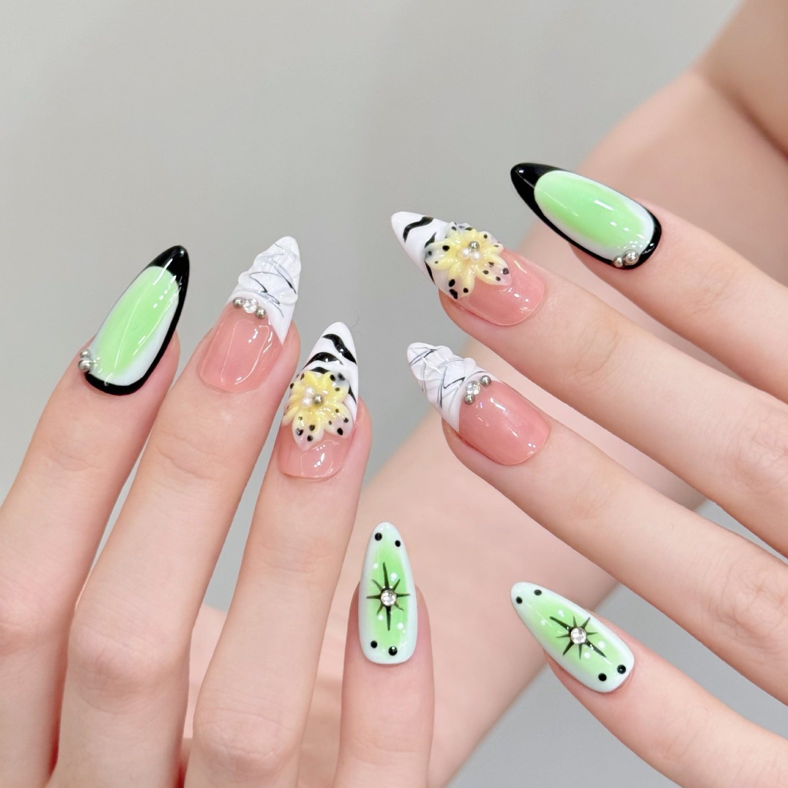 Green Floral Contrast Design Press On Nails - Image 2