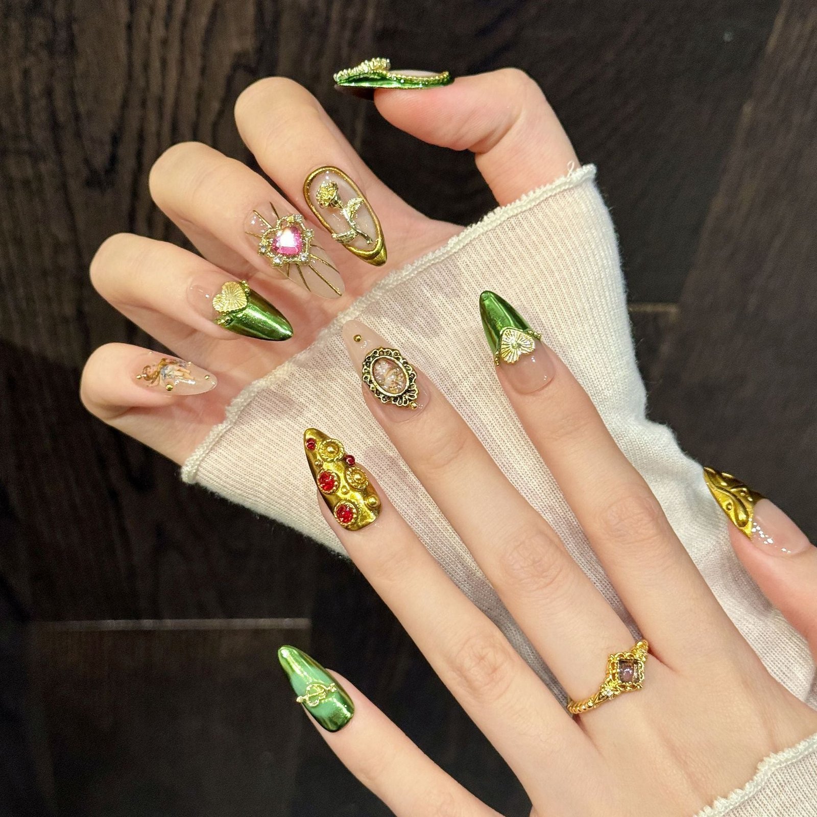 Green Gold Vintage Gem Heart Baroque Luxury Press On Nails - Image 3