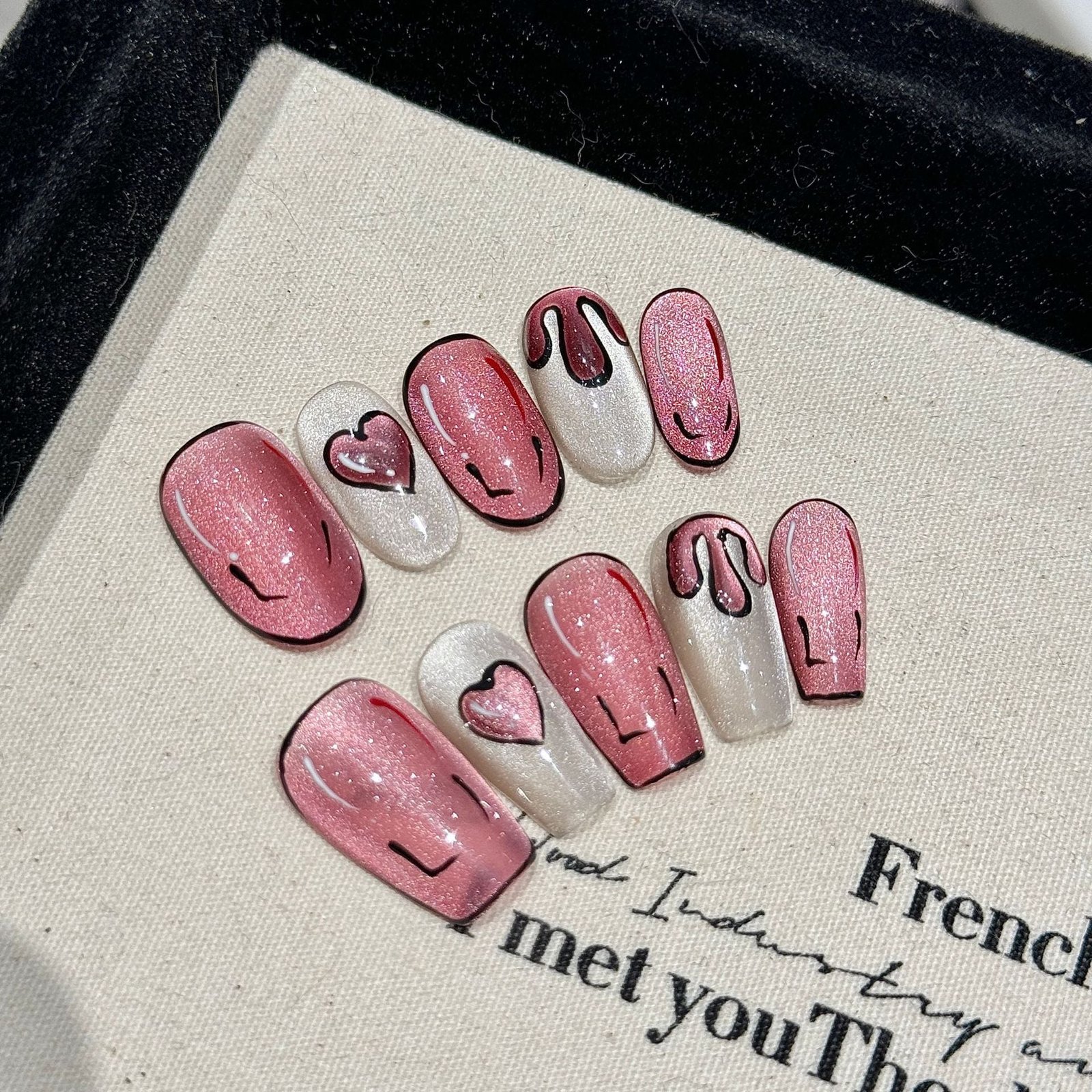 365nails: "Comic Heart" – 3D Hand-Painted Cartoon & Glitter Cat Eye Handmade Almond Nails - Image 5