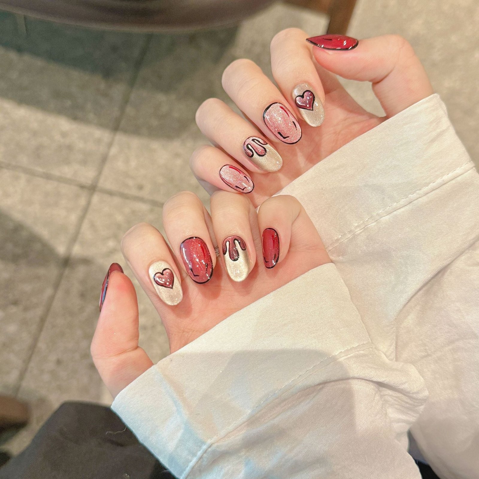 365nails: "Comic Heart" – 3D Hand-Painted Cartoon & Glitter Cat Eye Handmade Almond Nails - Image 6