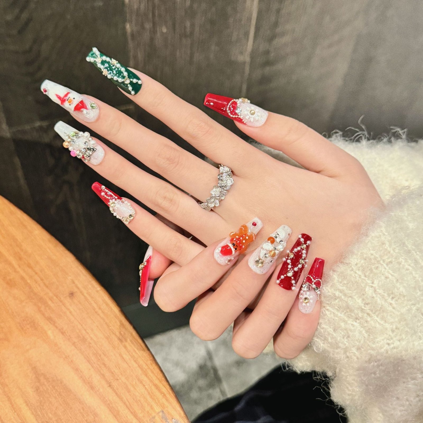 Red and Green Christmas Press‑On Nails – Santa & Gingerbread Design – Image 2