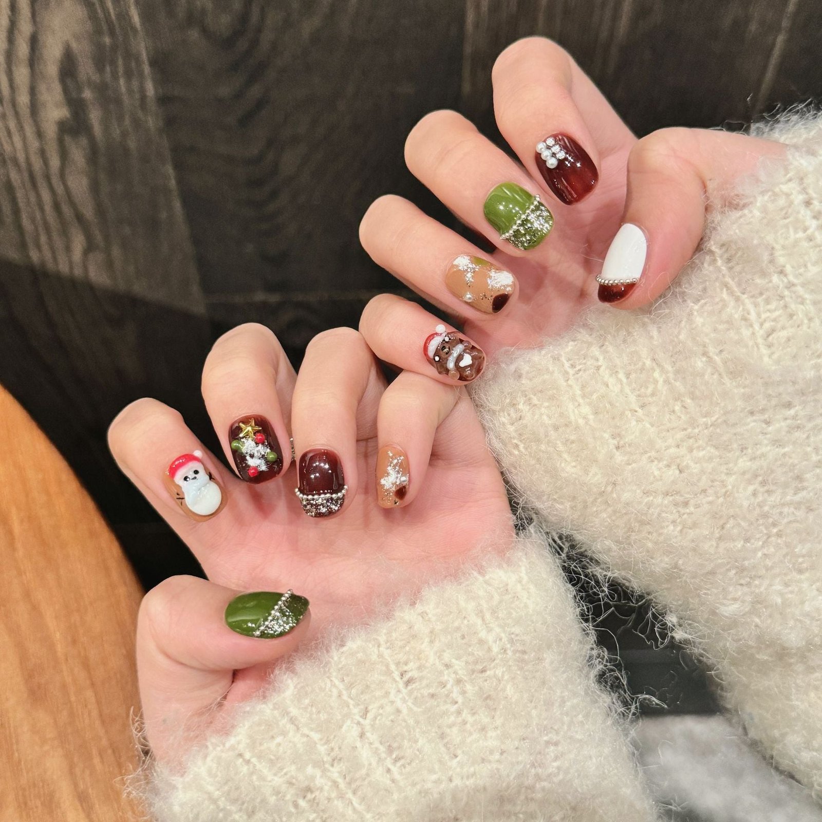Christmas Bear & Snowman Press‑On Nails – Green and Brown Cozy Short Design – Image 3