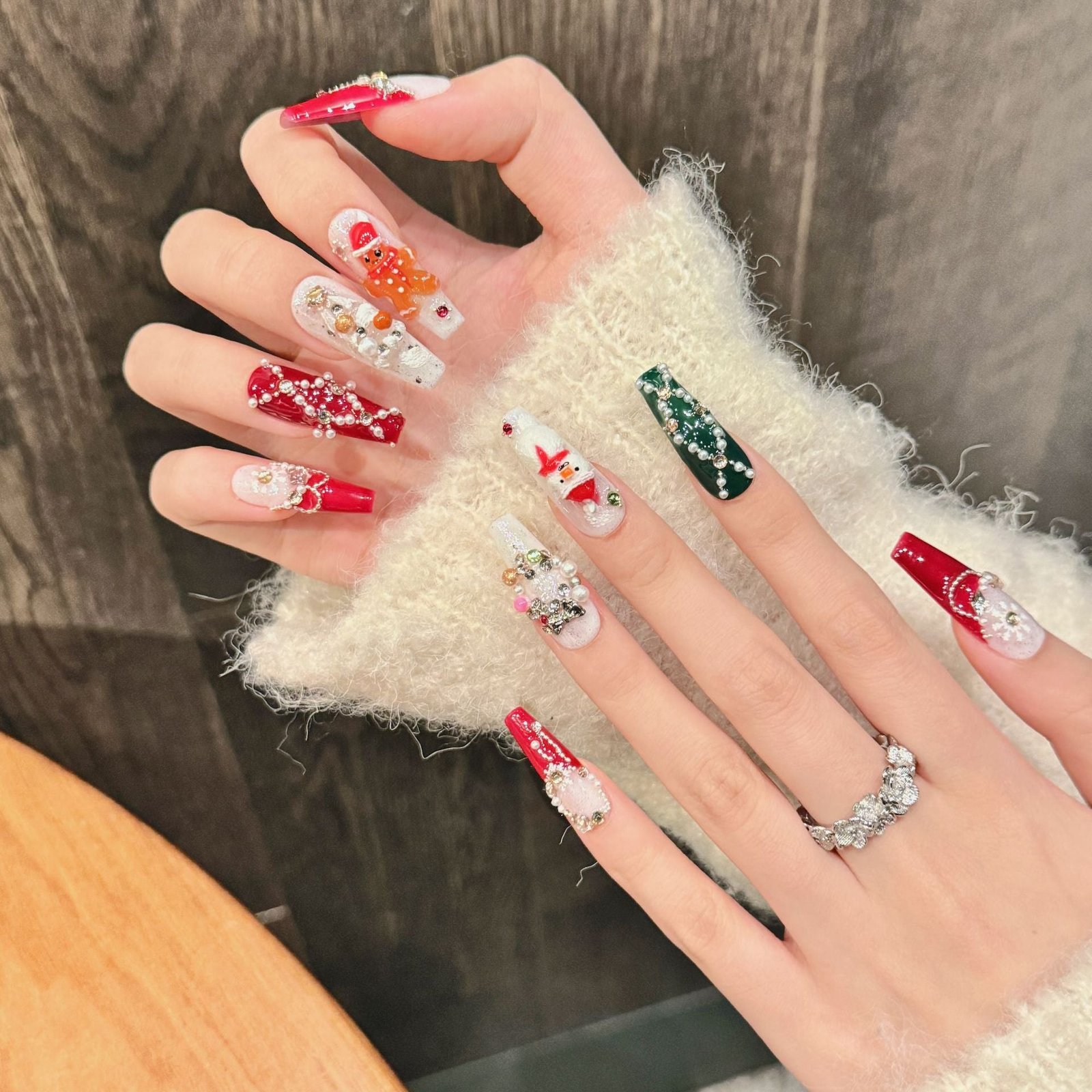 Red and Green Christmas Press‑On Nails – Santa & Gingerbread Design – Image 3