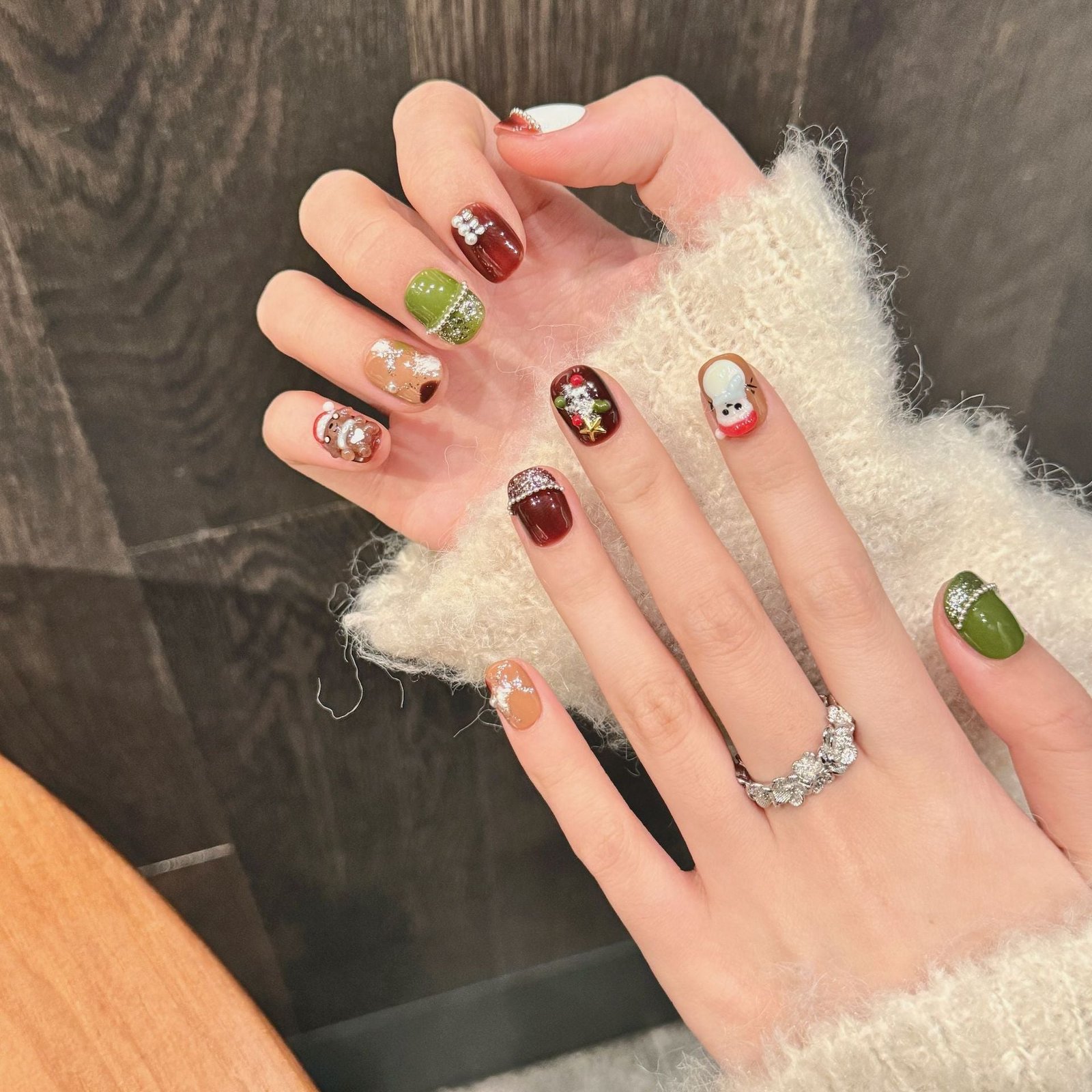 Christmas Bear & Snowman Press‑On Nails – Green and Brown Cozy Short Design – Image 2